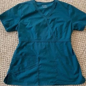 Cherokee scrub top